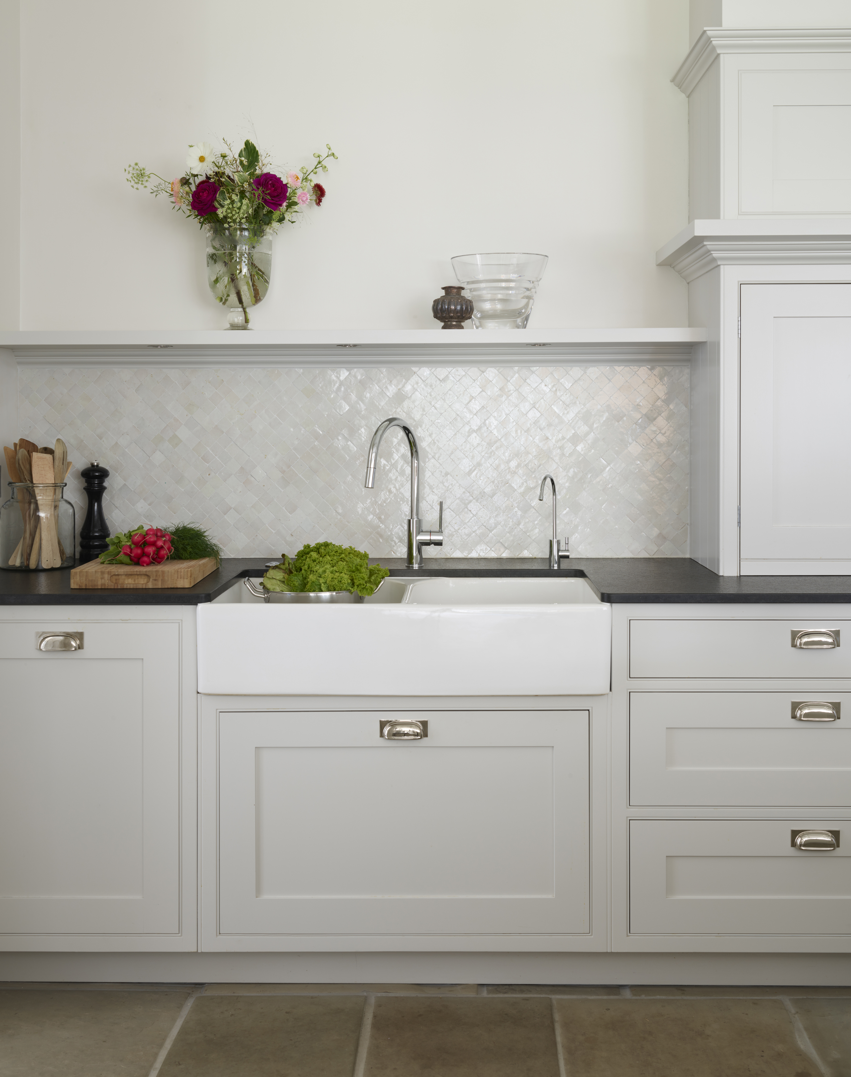 White luxury kitchen with tile splashback