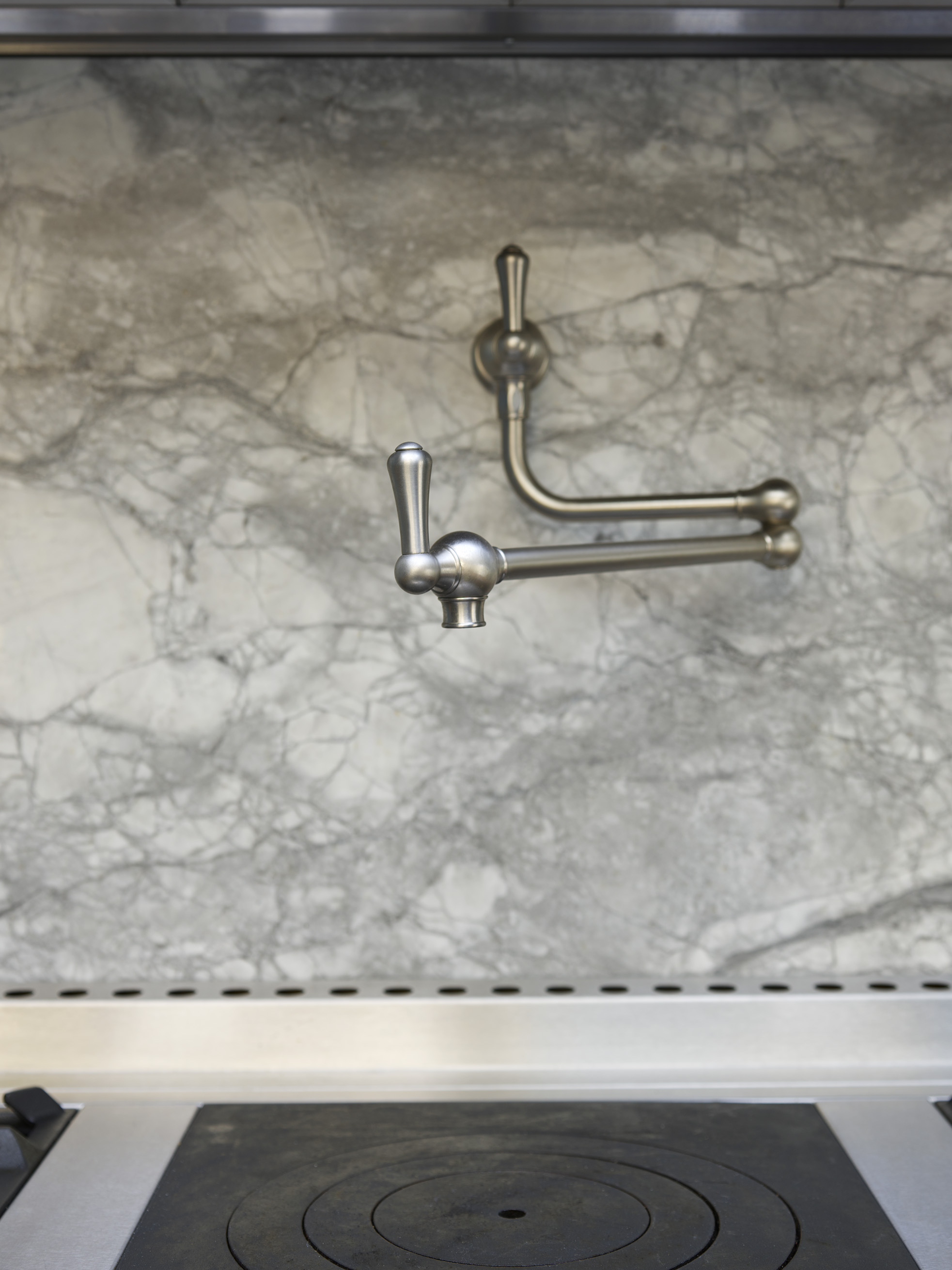 Designer kitchens London by roundhouse with luxury kitchen appliances