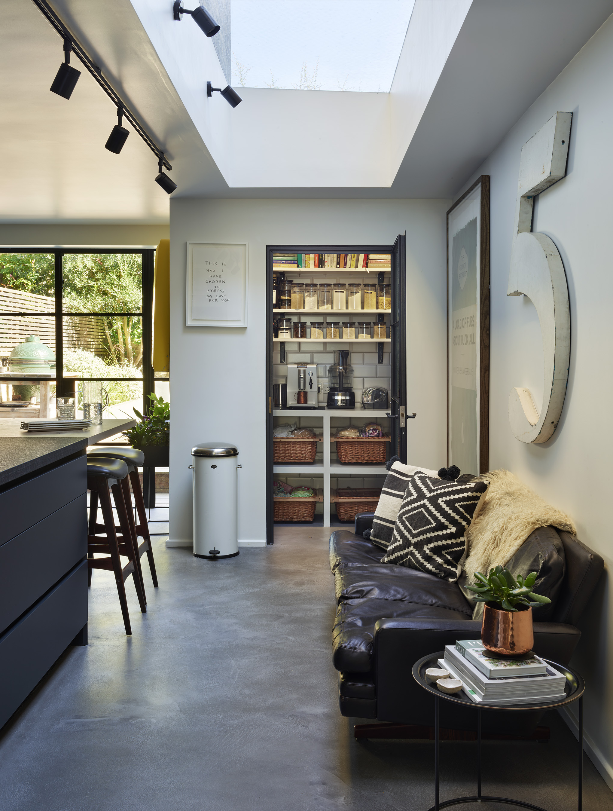 DC4026-034 walk in larder with kitchen island and breakfast bar