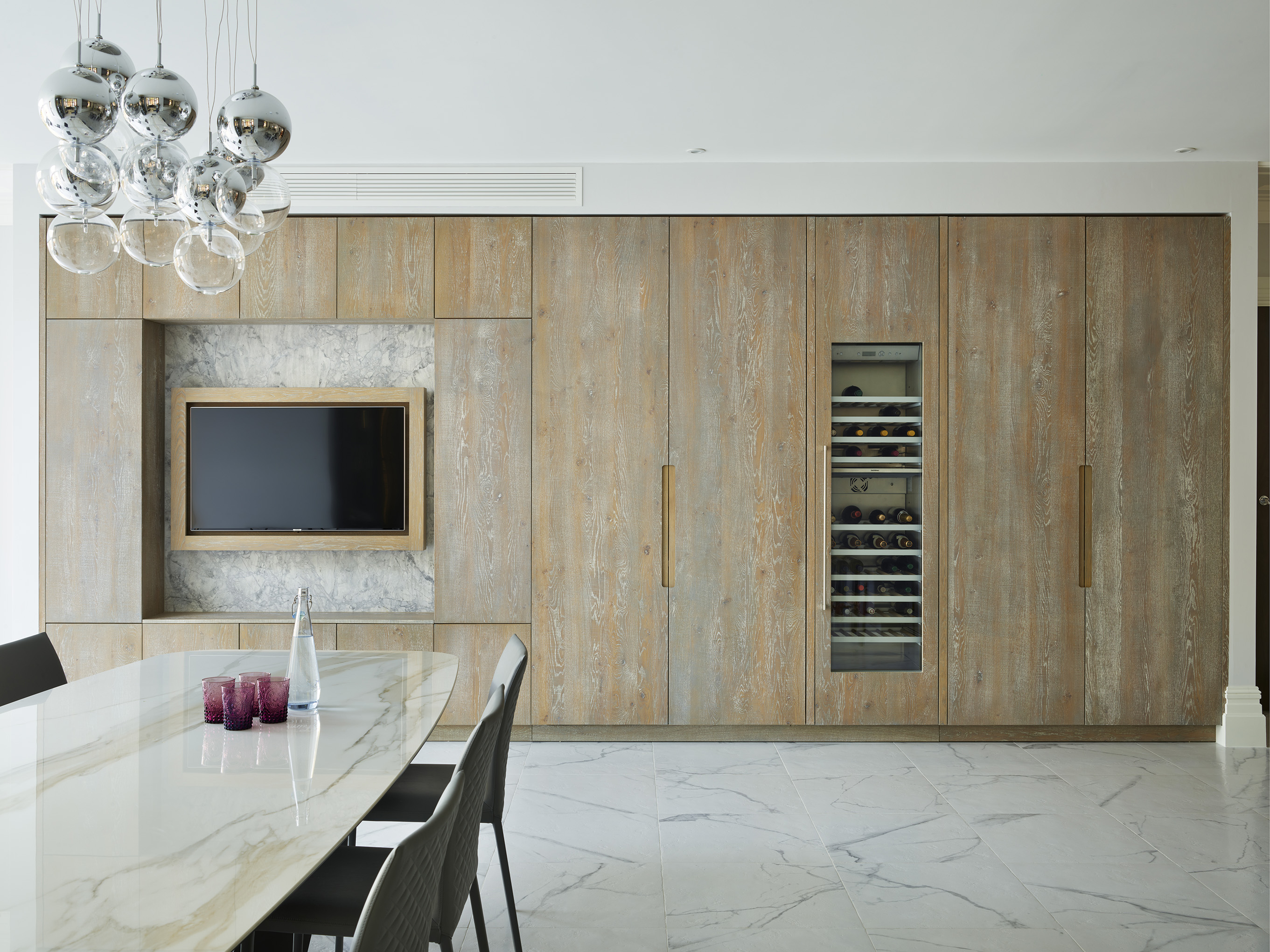 Designer kitchen by Roundhouse with kitchen cupboards in oak