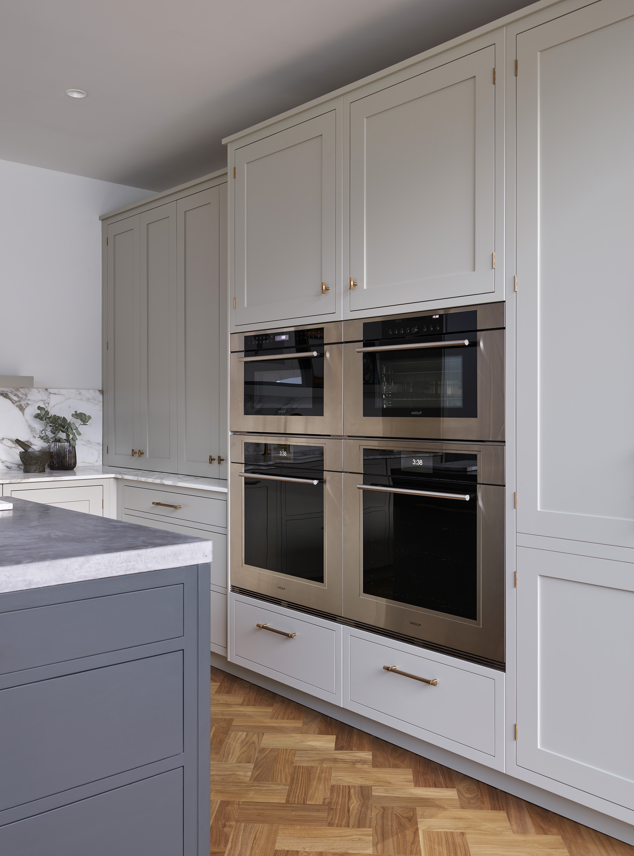 Kitchen cupboards with drawers and luxury kitchen appliances with kitchen island and marble work surface