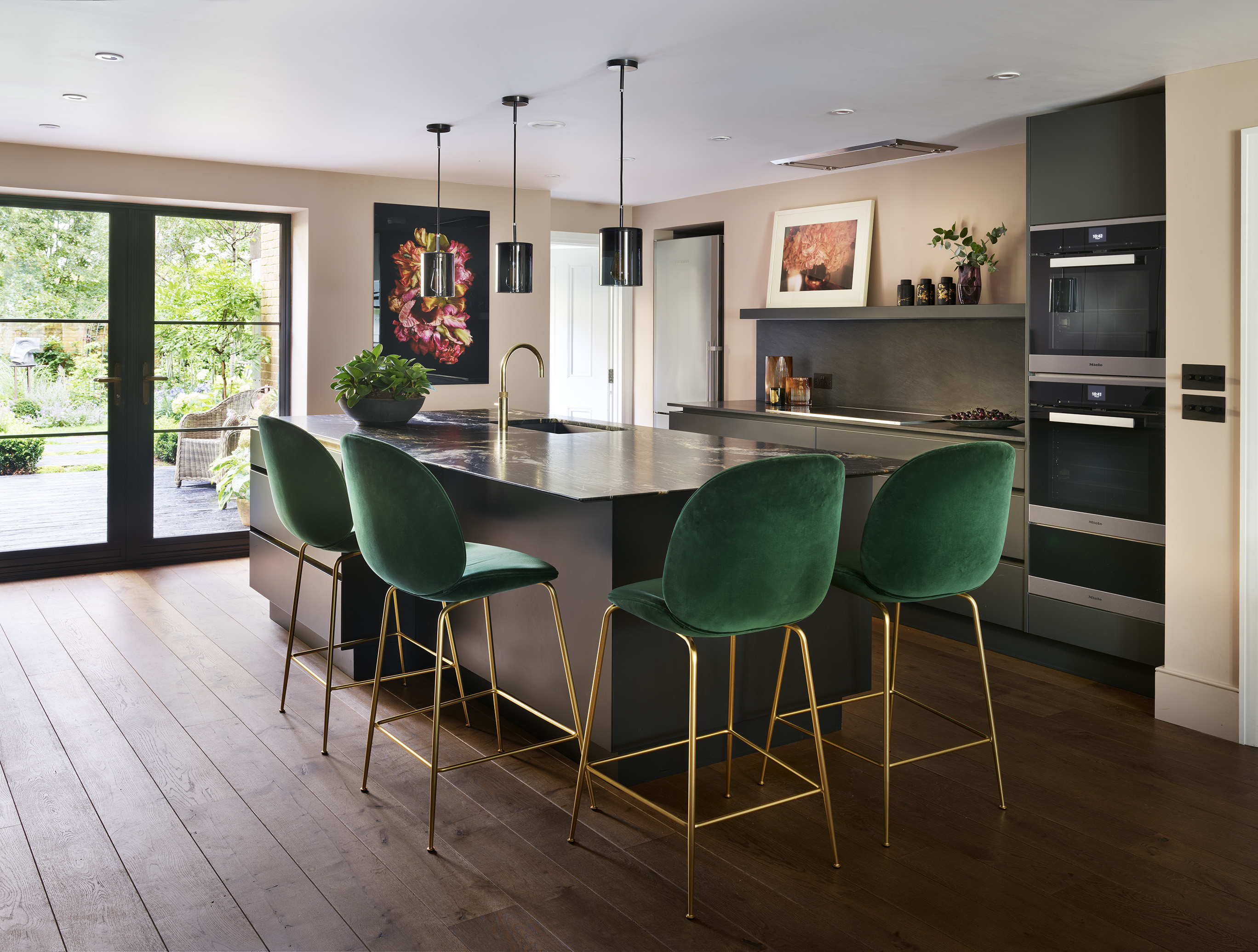 Modern kitchen island with marble work surface for the kitchen