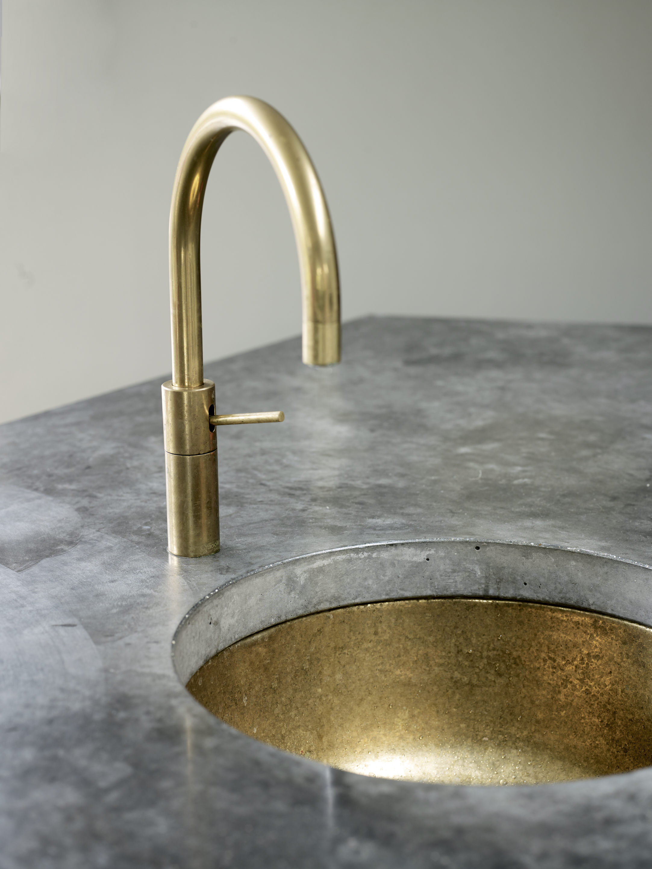 Luxury kitchen sink in concrete work surface