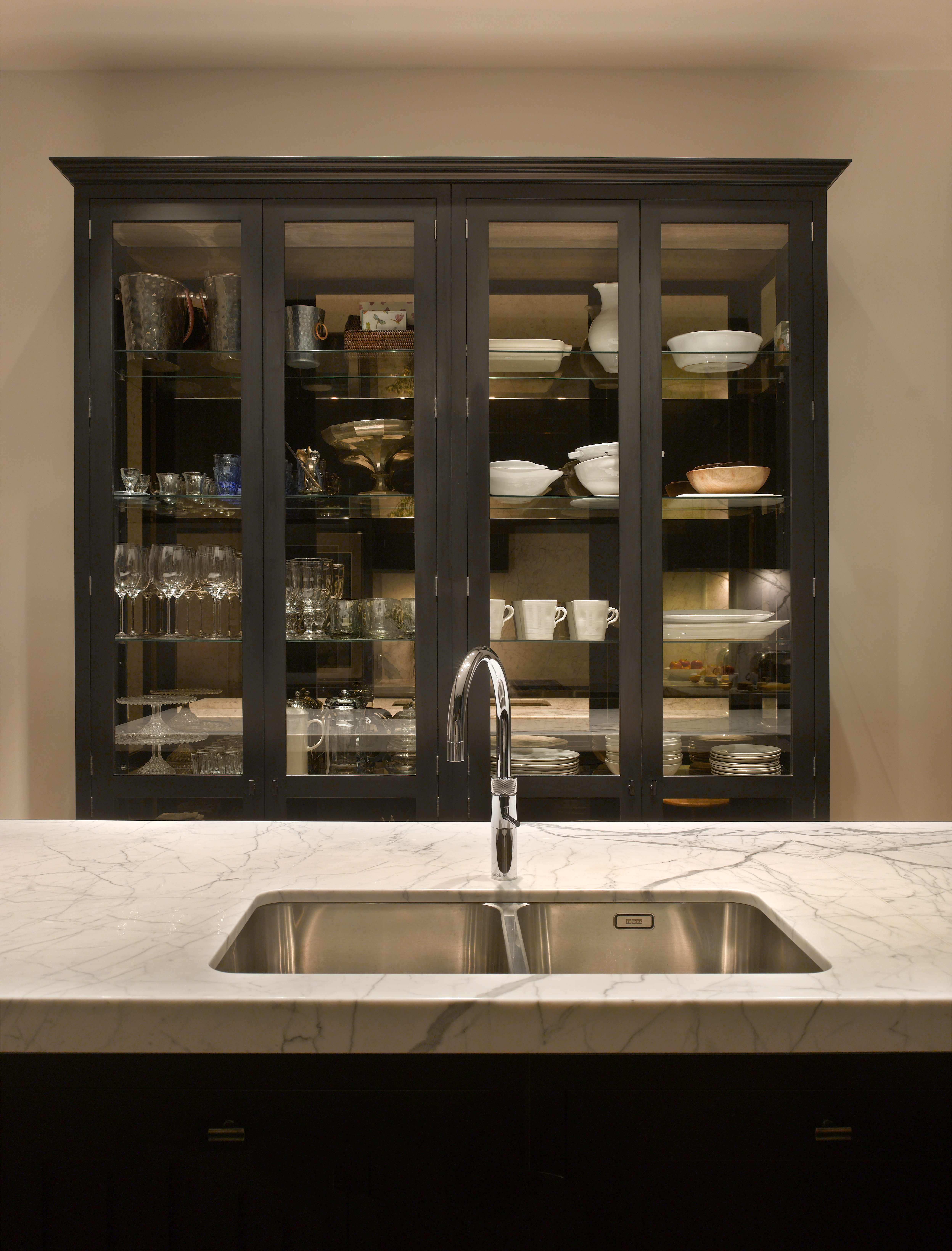 fin15 Moore kitchen islands by roundhouse with bespoke cabinetry and kitchen storage