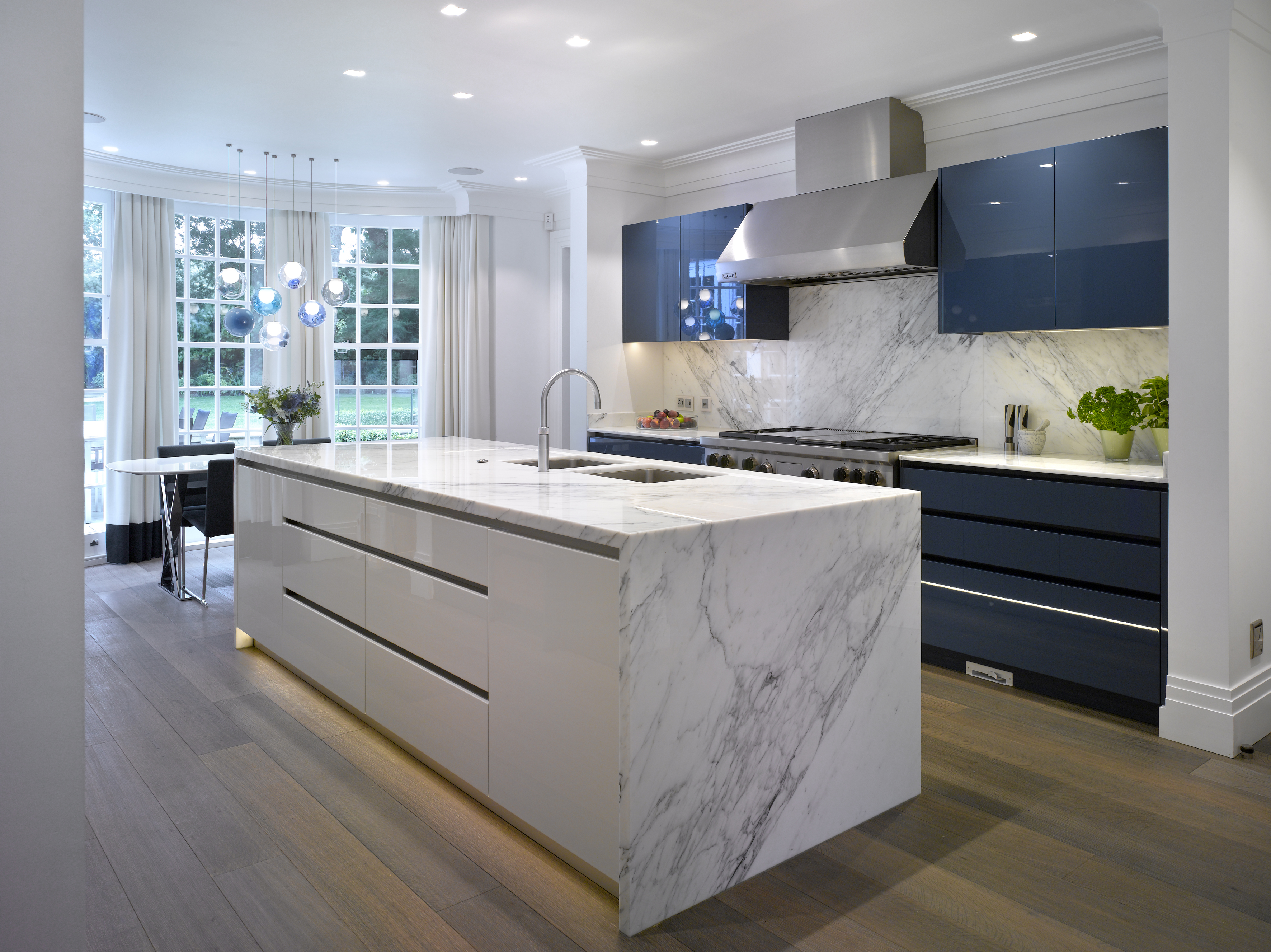 Luxury kitchen designs by Roundhouse with kitchen island and marble work surface