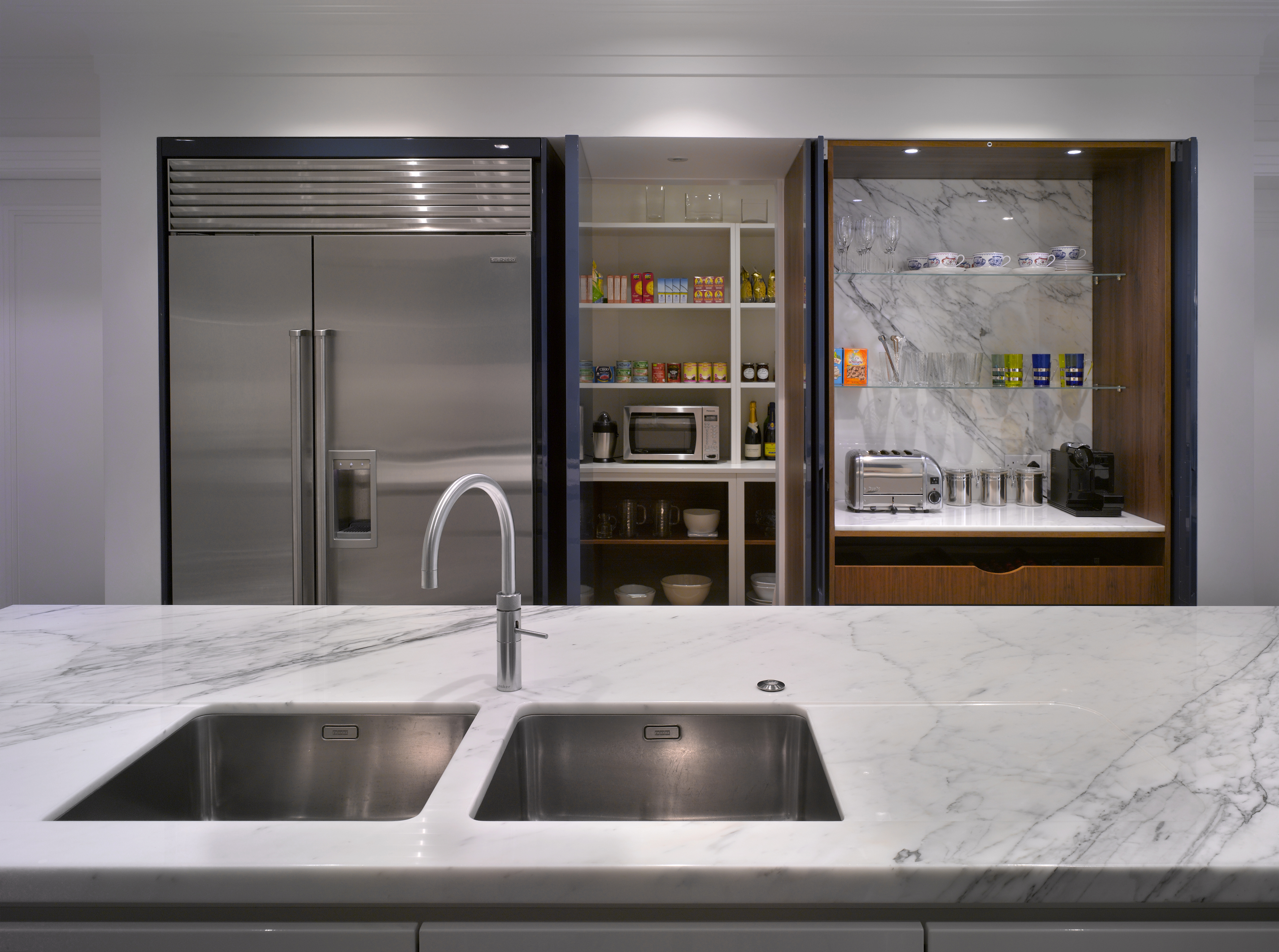 ingram07_30cm Waxley Marble top kitchen island with luxury kitchen appliances