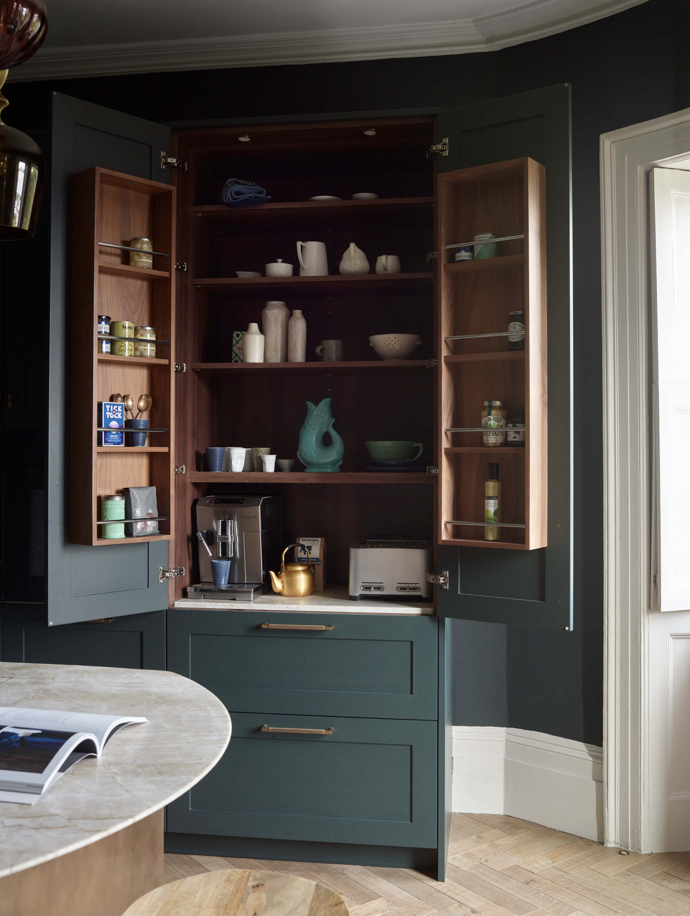 LOW_CHEUNG_LARDER_OPEN_ roundhouse design