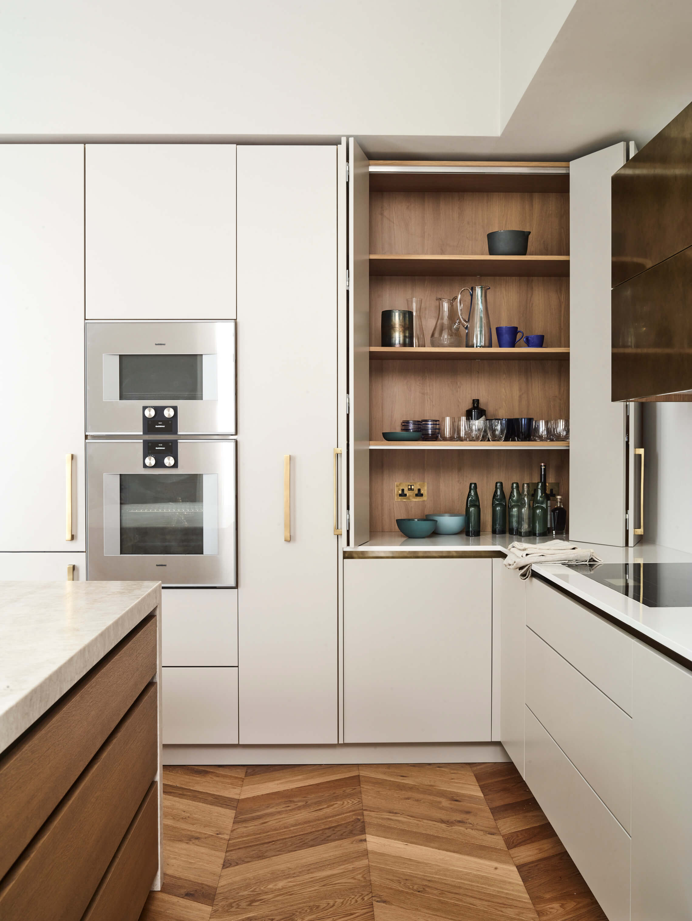 LOW_DR_HANIA_CABINET_OPEN__ bespoke design london