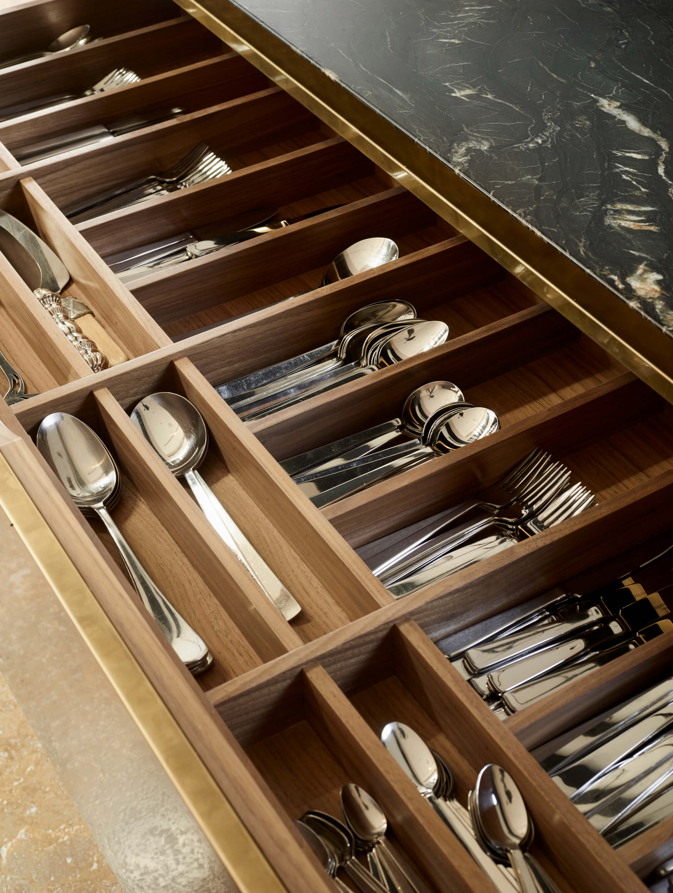 LOW_ROBINSON_DRAWER_DETAIL_2 roundhouse design