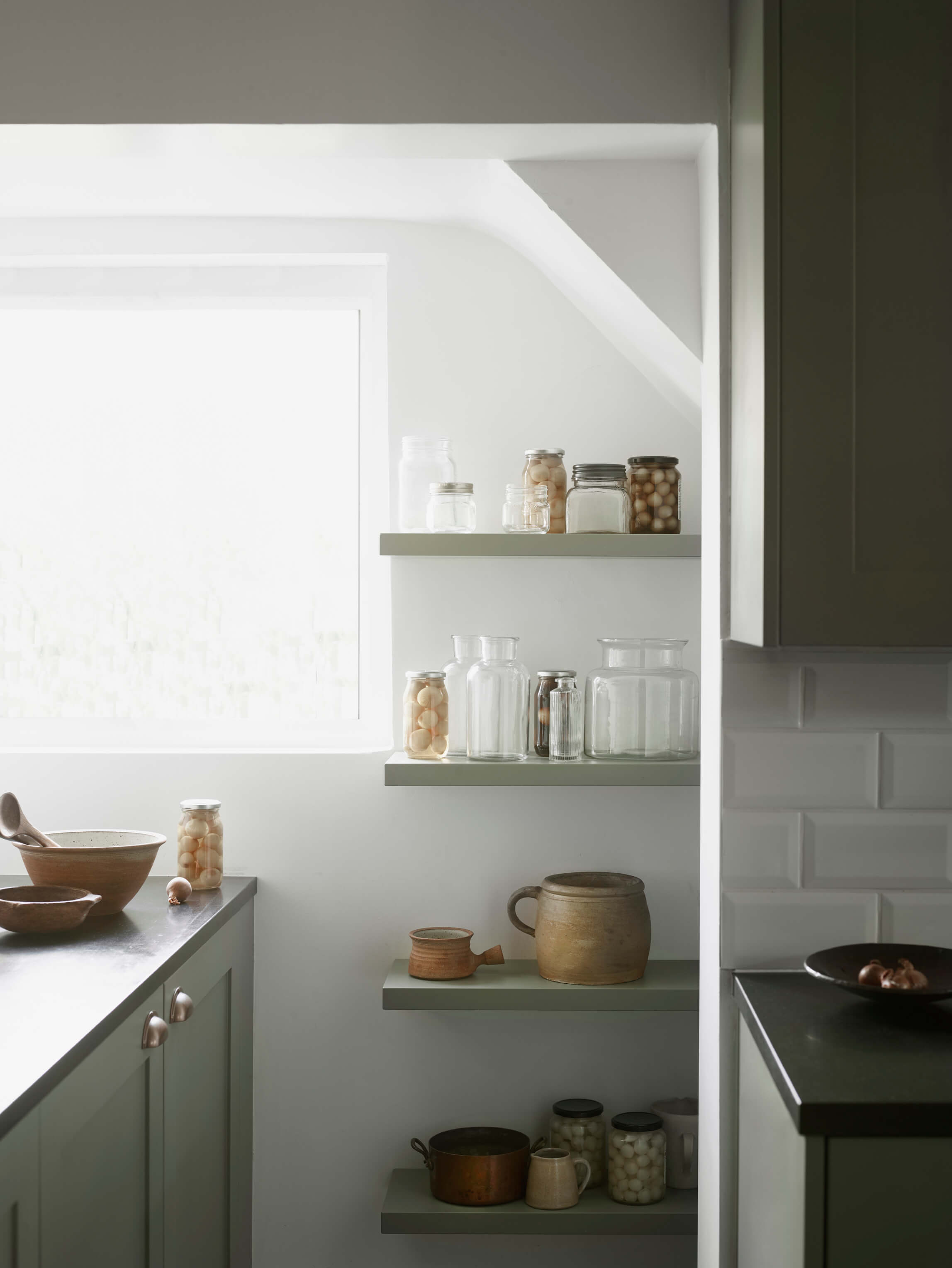 LOW_THIERMAN_SHELF_DETAIL__ 1 roundhouse design