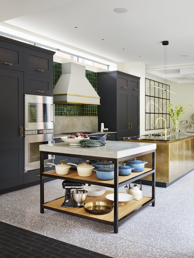 Architectural kitchen combining brass details, dark cabinetry and mixed metal finishes for a timeless luxury look.